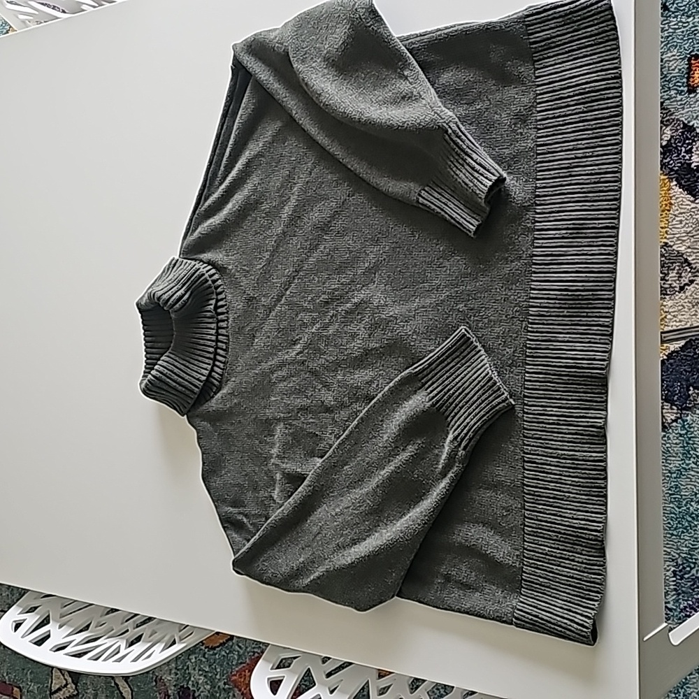 Gap turtleneck sweater